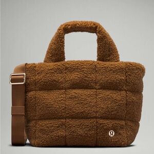 NWT Lululemon Quilted Grid Crossbody Bag